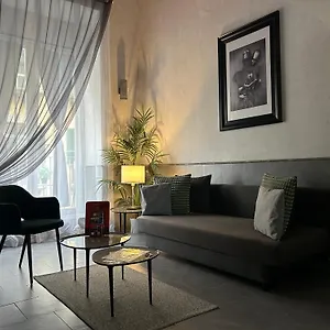 A Un Passo Dal Castello Maschio Angioino Naples
